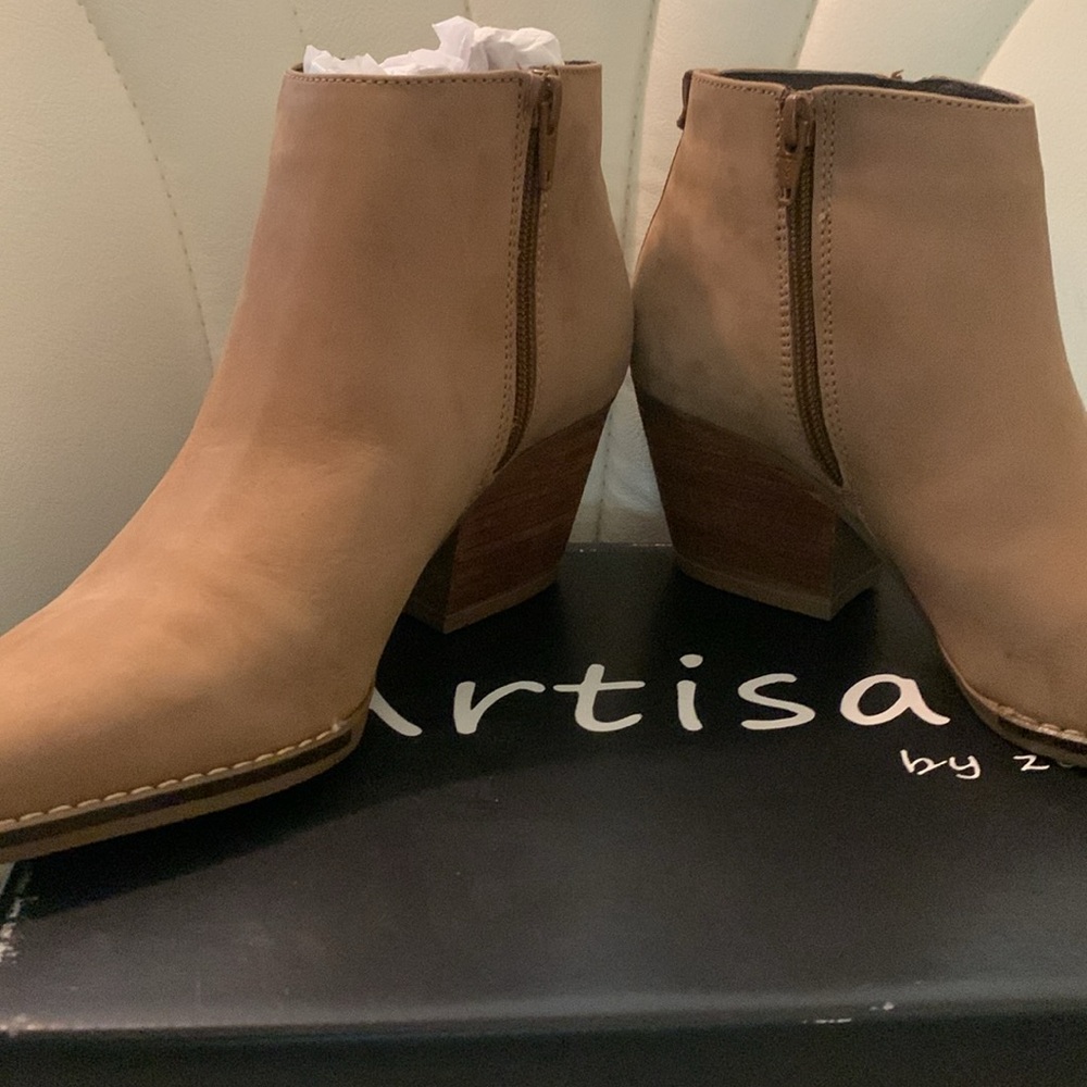 Artisan by Zigi Women's Leather Tan Ankle Boots - Picture 4 of 12